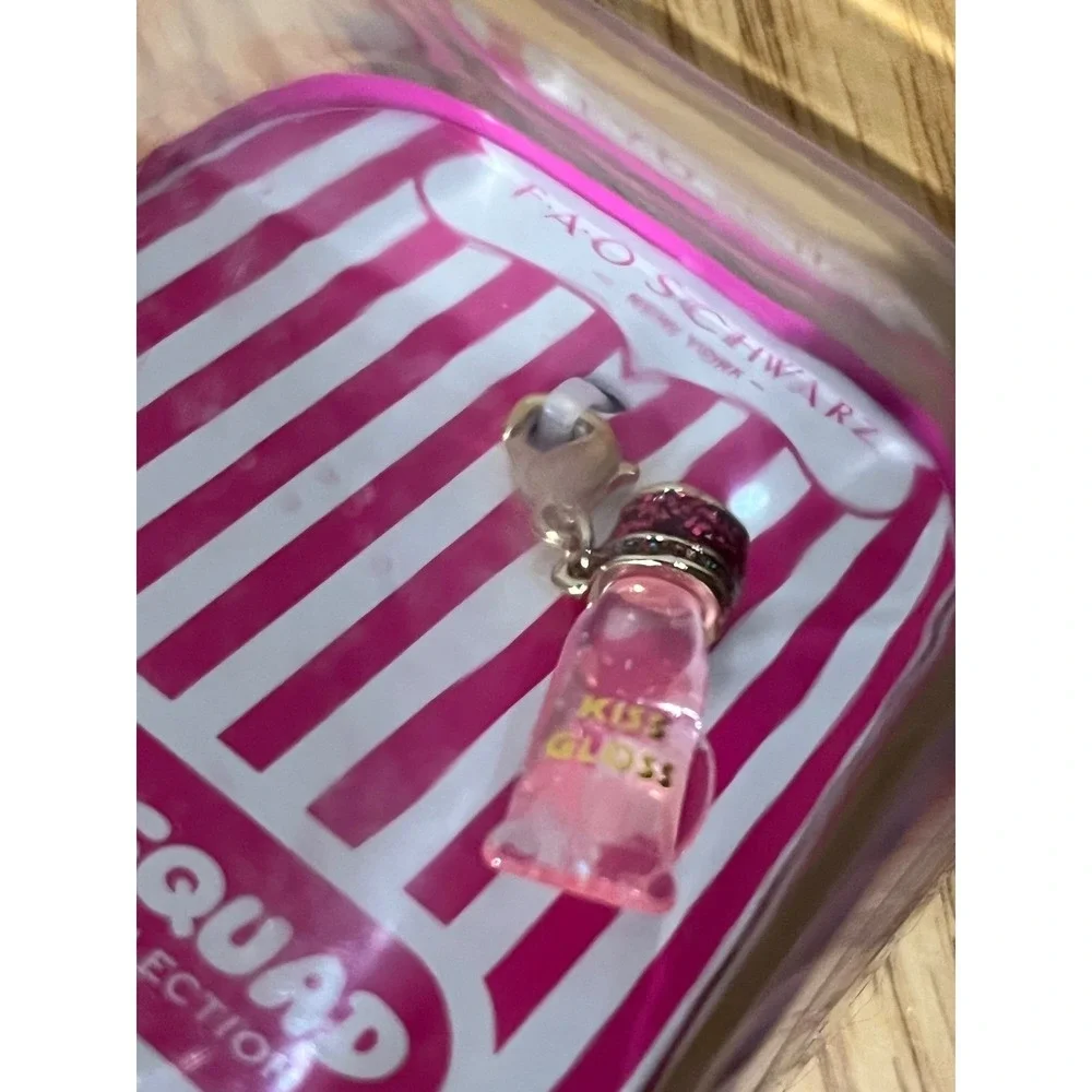 FAO Schwarz Charm Squad Kiss Gloss Lip Gloss Metal Charm‎ Pink Gold Tone NEW